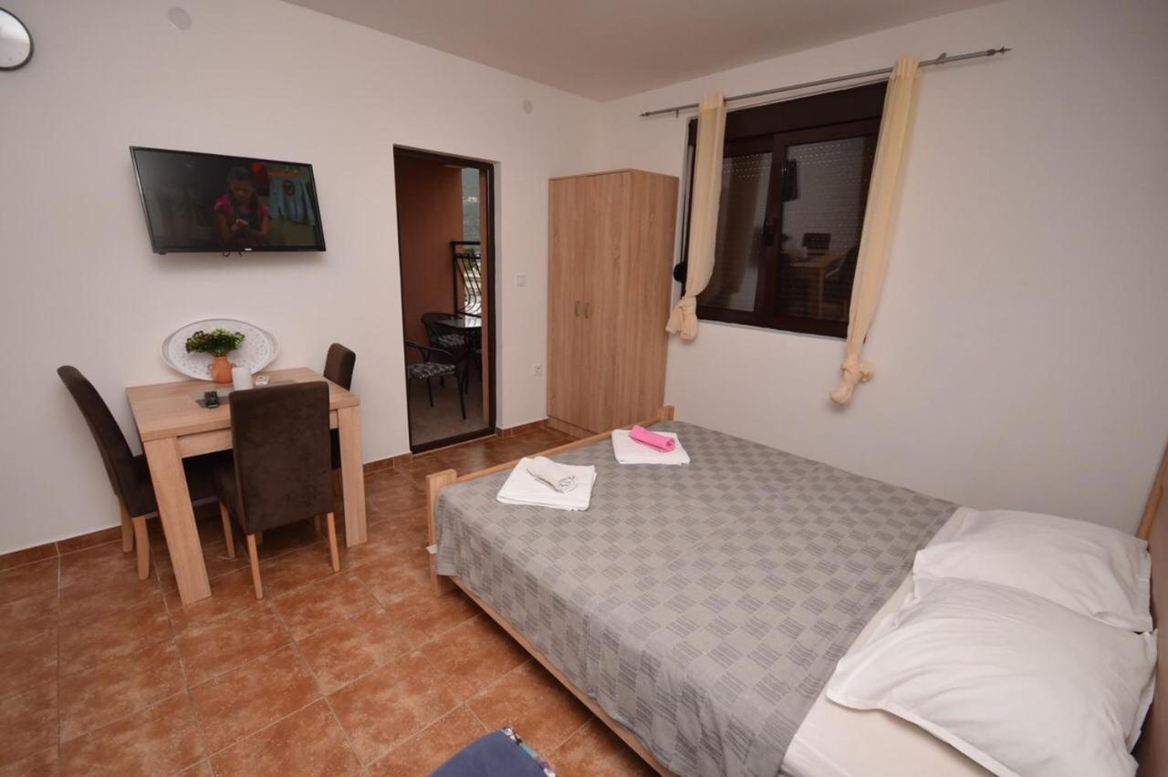 Julija 1 Apartman Igalo Kültér fotó