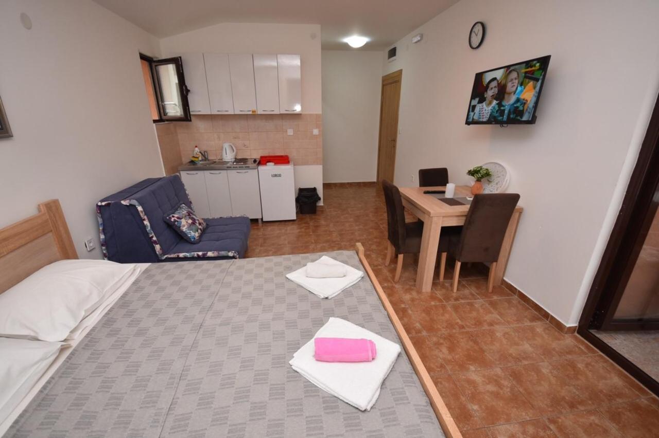 Julija 1 Apartman Igalo Kültér fotó