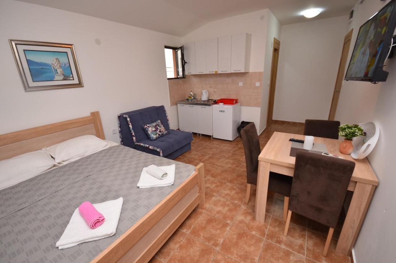 Julija 1 Apartman Igalo Kültér fotó
